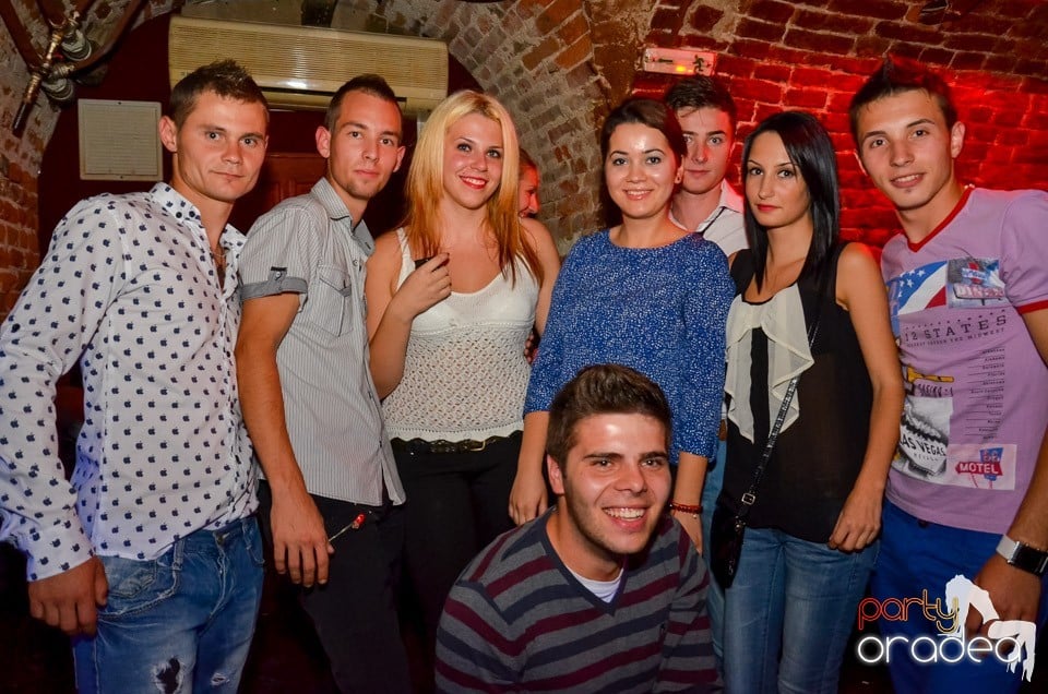 Club Escape: Caveman in the mix, 