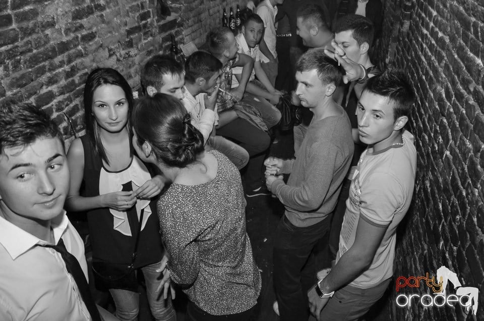 Club Escape: Caveman in the mix,