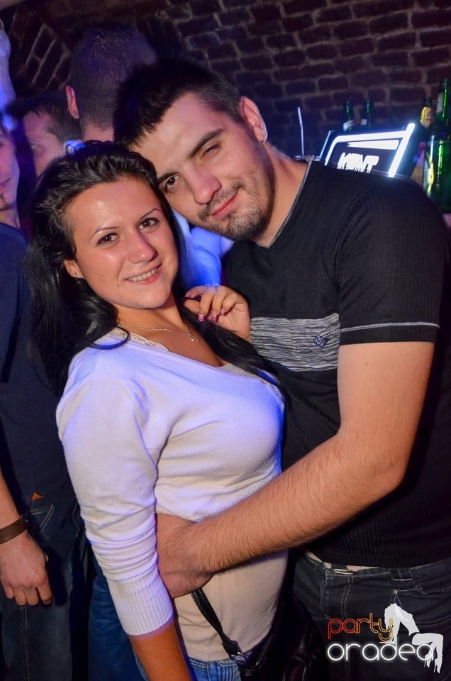 Club Escape: Caveman in the mix, 