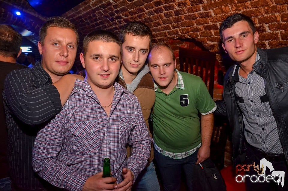 Club Escape: Caveman in the mix, 