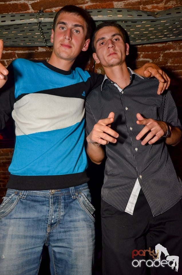 Club Escape: Caveman in the mix, 