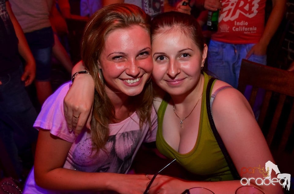 Club Escape: Caveman in the mix, 