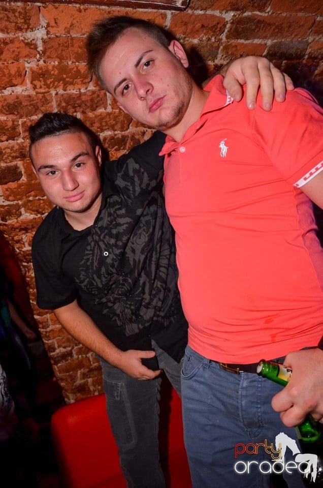 Club Escape: Caveman in the mix, 