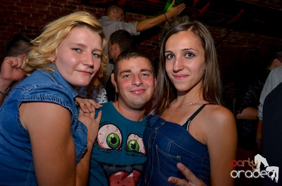 Club Escape: Caveman in the mix,