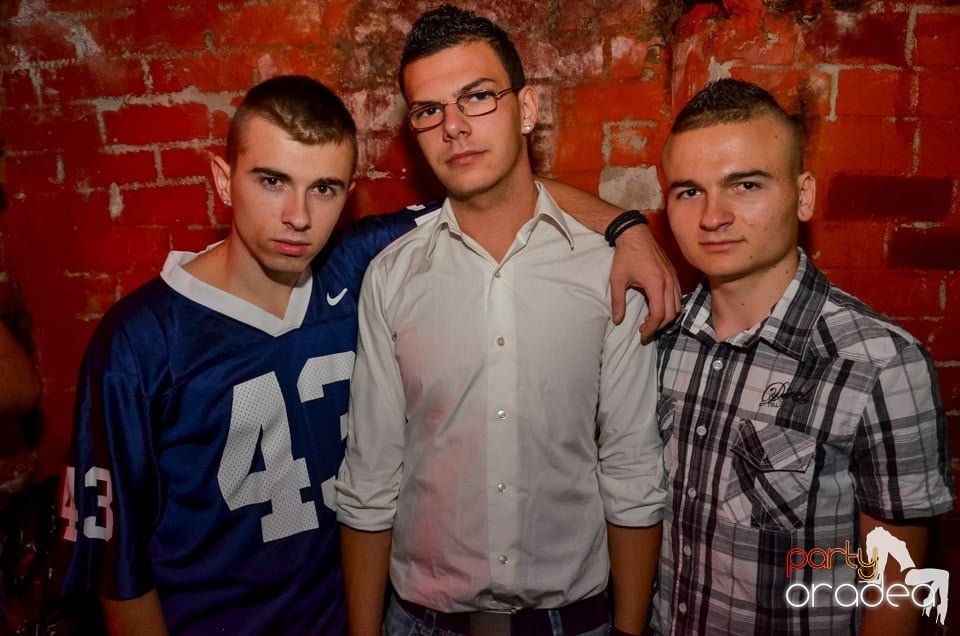 Club Escape: Caveman in the mix, 