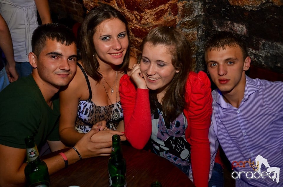 Club Escape: Caveman in the mix, 