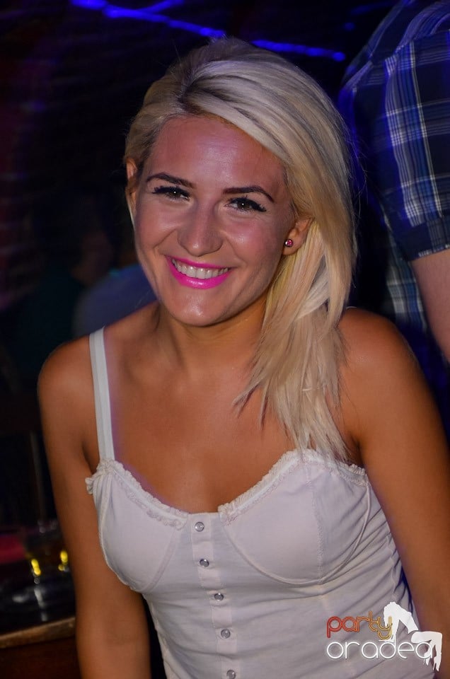 Club Escape: Caveman in the mix, 