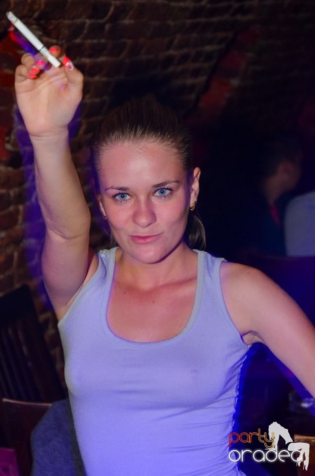 Club Escape: Caveman in the mix, 