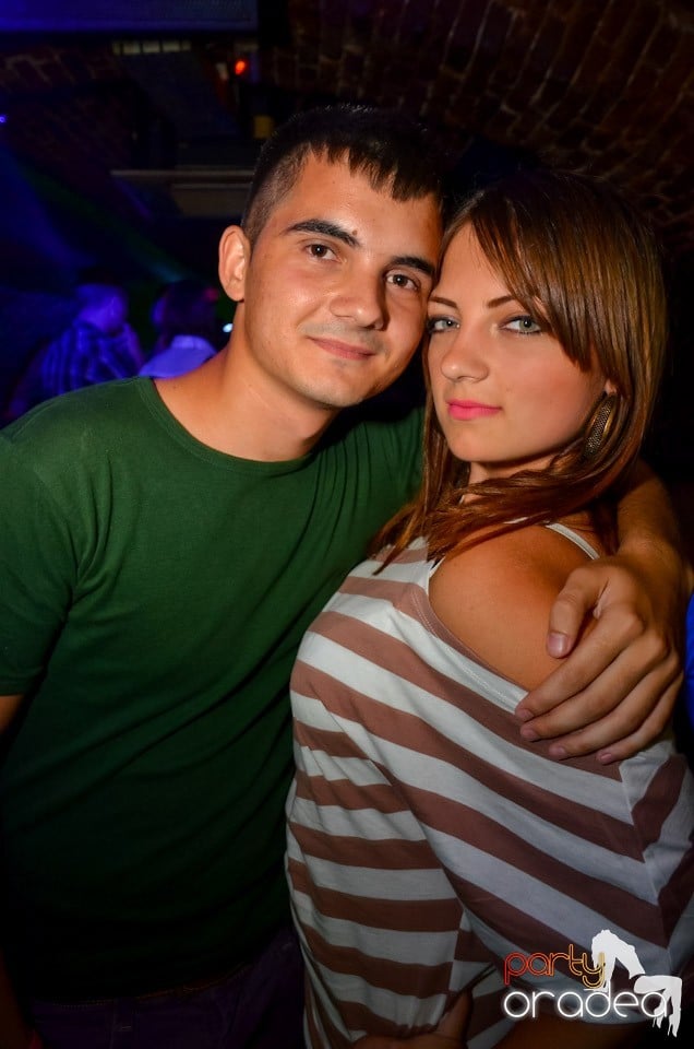 Club Escape: Caveman in the mix, 