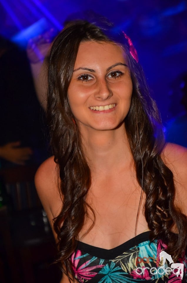 Club Escape: Caveman in the mix, 