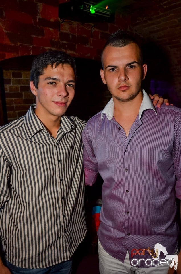 Club Escape: Caveman in the mix, 