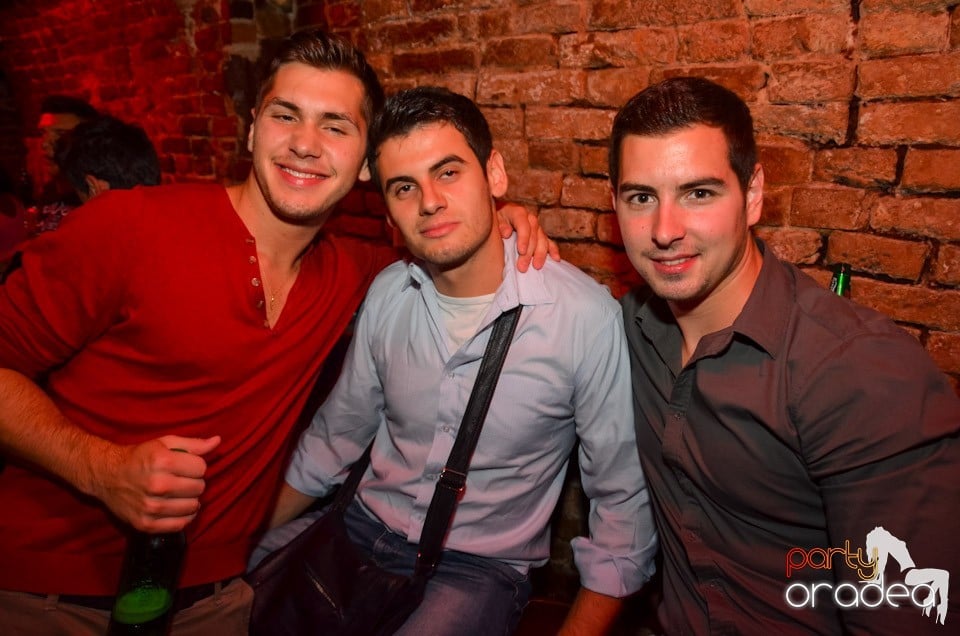 Club Escape: Caveman in the mix, 