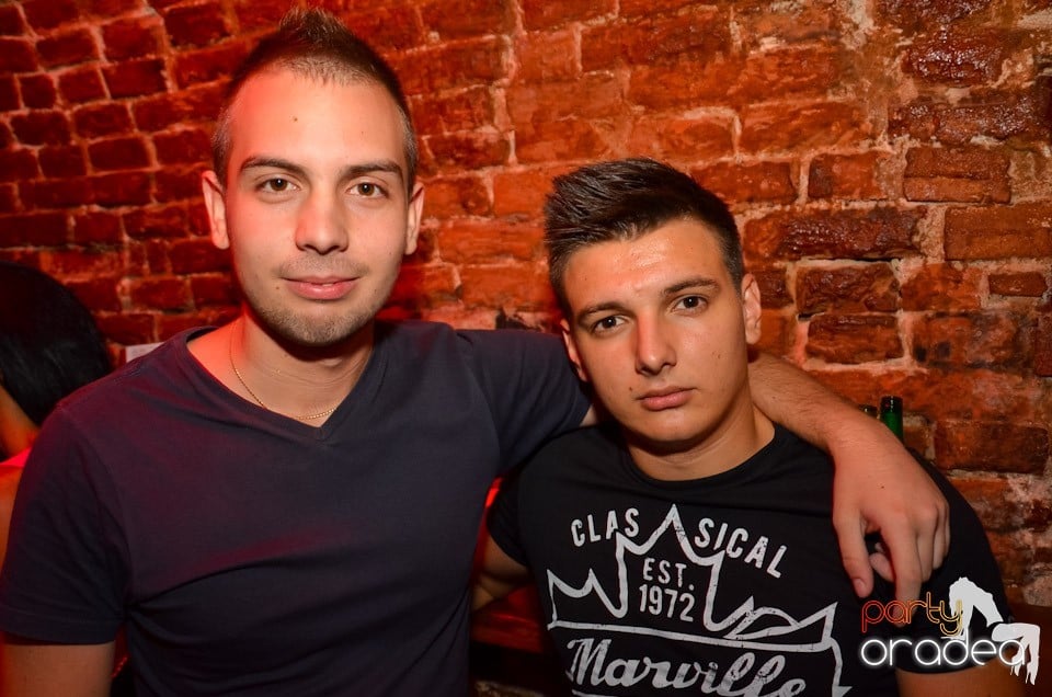 Club Escape: Caveman in the mix, 