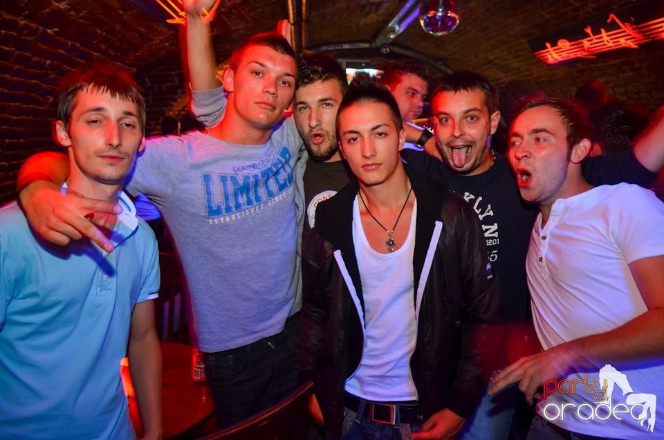 Club Escape: Caveman in the mix, 