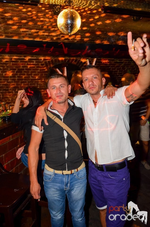 Club Escape nu doarme!, Escape