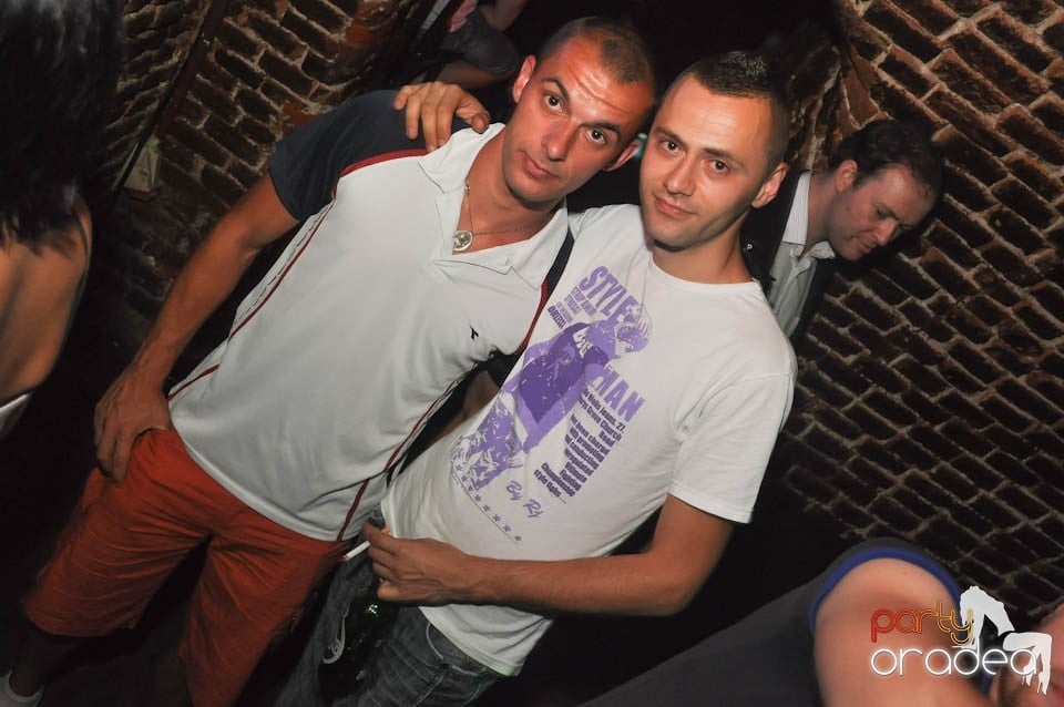 Club Escape prezintă: DJ Coxxo, 