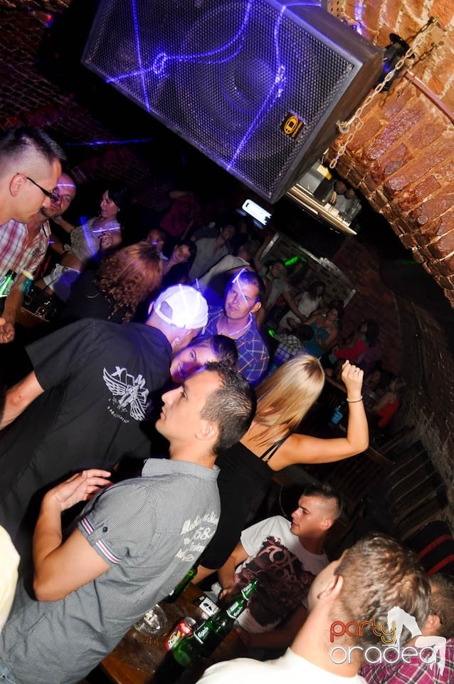 Club Escape prezintă: DJ Coxxo, 