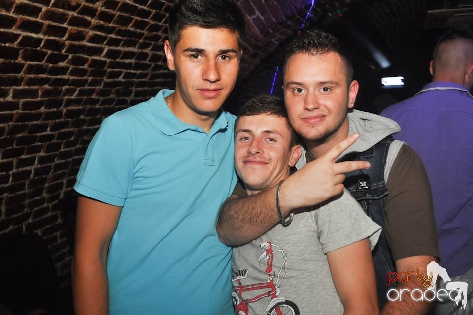 Club Escape prezintă: DJ Coxxo, 