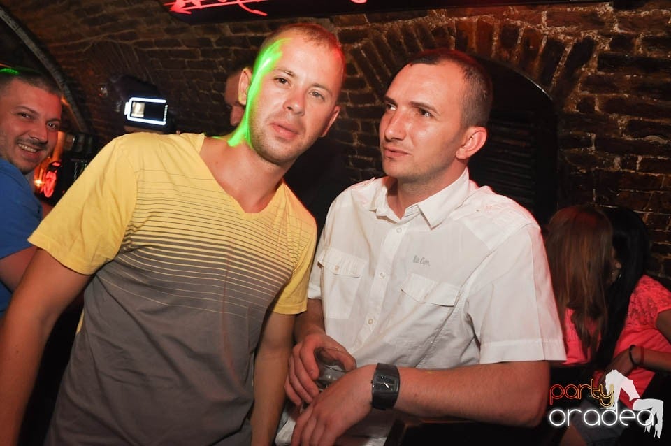 Club Escape prezintă: DJ Coxxo, 
