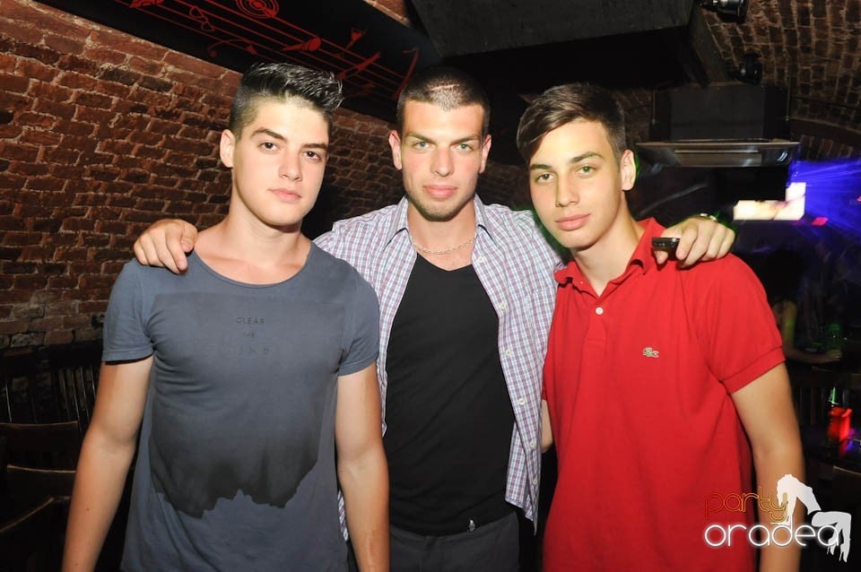 Club Escape prezintă: DJ Coxxo, 