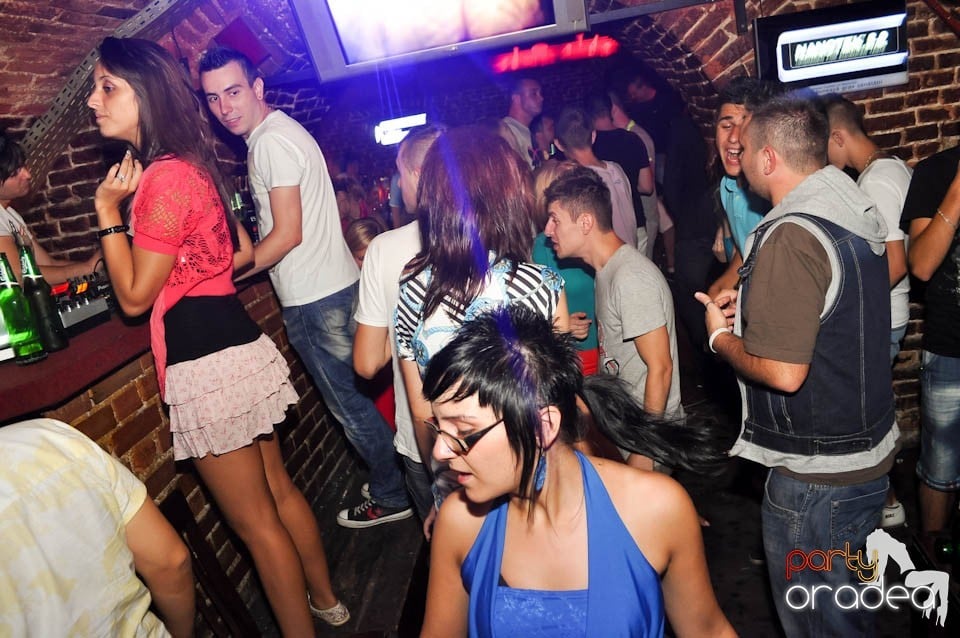 Club Escape prezintă: DJ Coxxo, 