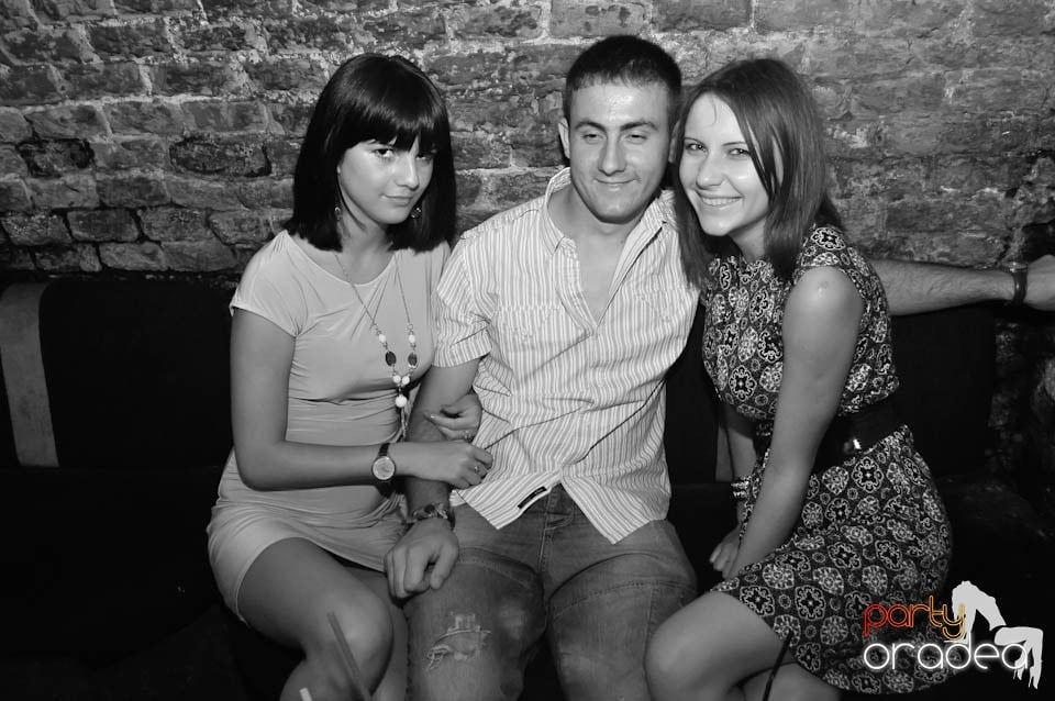 Club Escape prezintă: DJ Coxxo, 