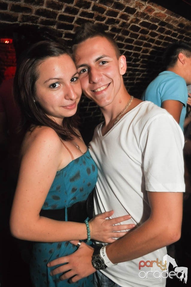 Club Escape prezintă: DJ Coxxo, 