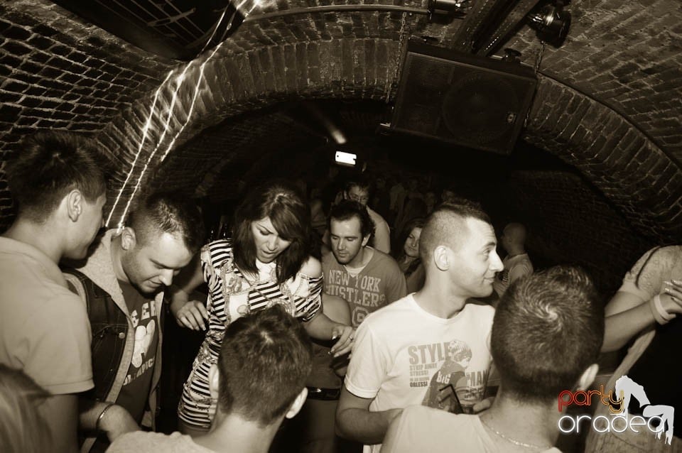 Club Escape prezintă: DJ Coxxo, 