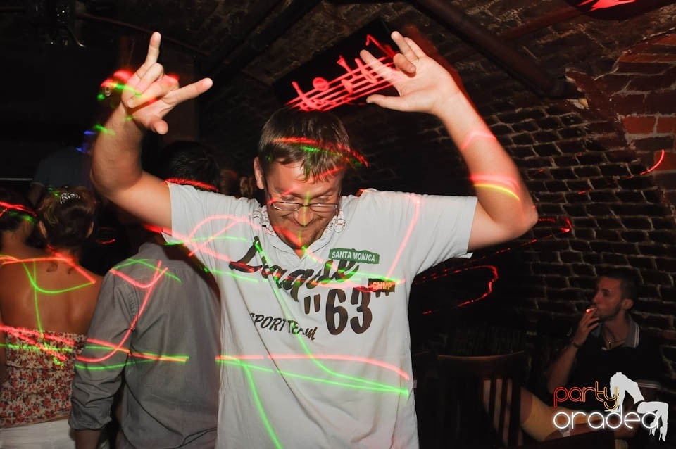 Club Escape prezintă: DJ Coxxo, 