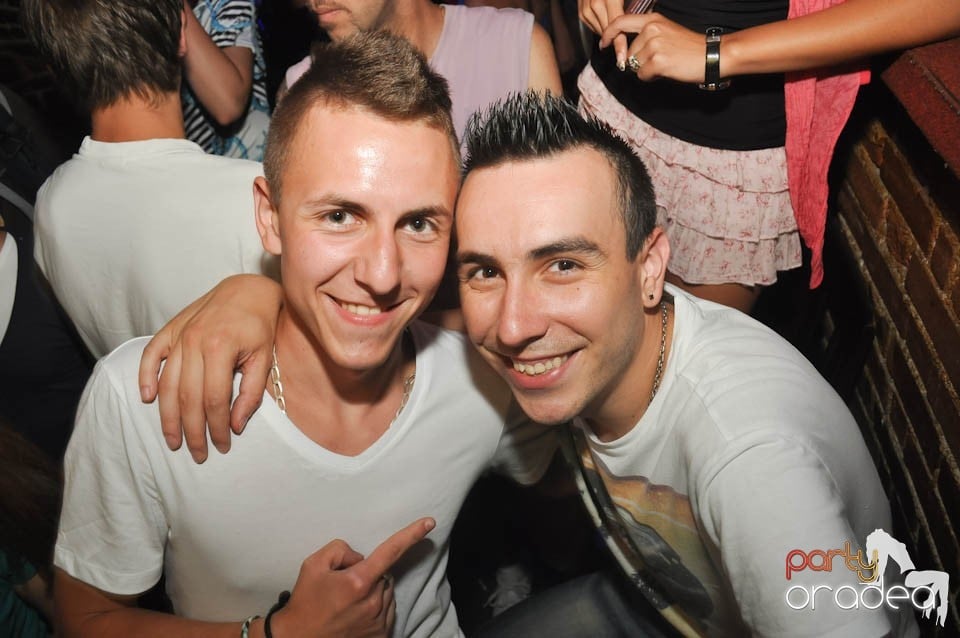 Club Escape prezintă: DJ Coxxo, 