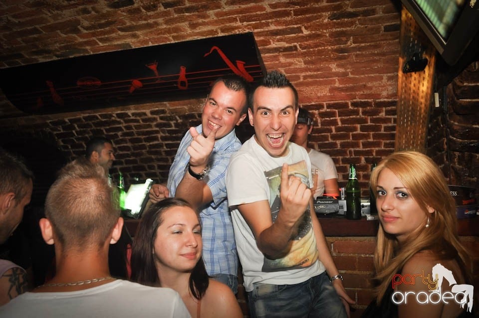 Club Escape prezintă: DJ Coxxo, 