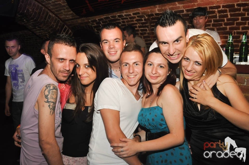 Club Escape prezintă: DJ Coxxo, 