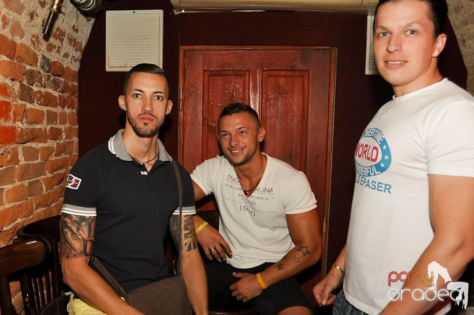 Club Escape prezintă: DJ Coxxo, 