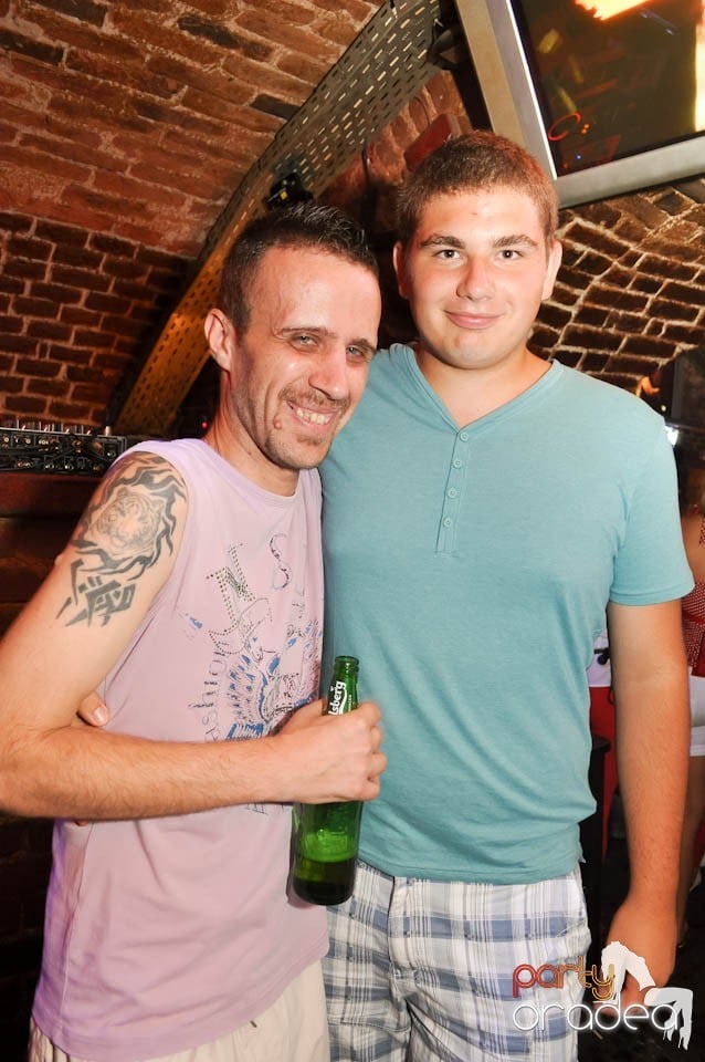 Club Escape prezintă: DJ Coxxo, 