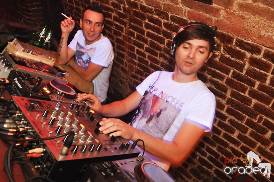 Club Escape prezintă: DJ Coxxo, 