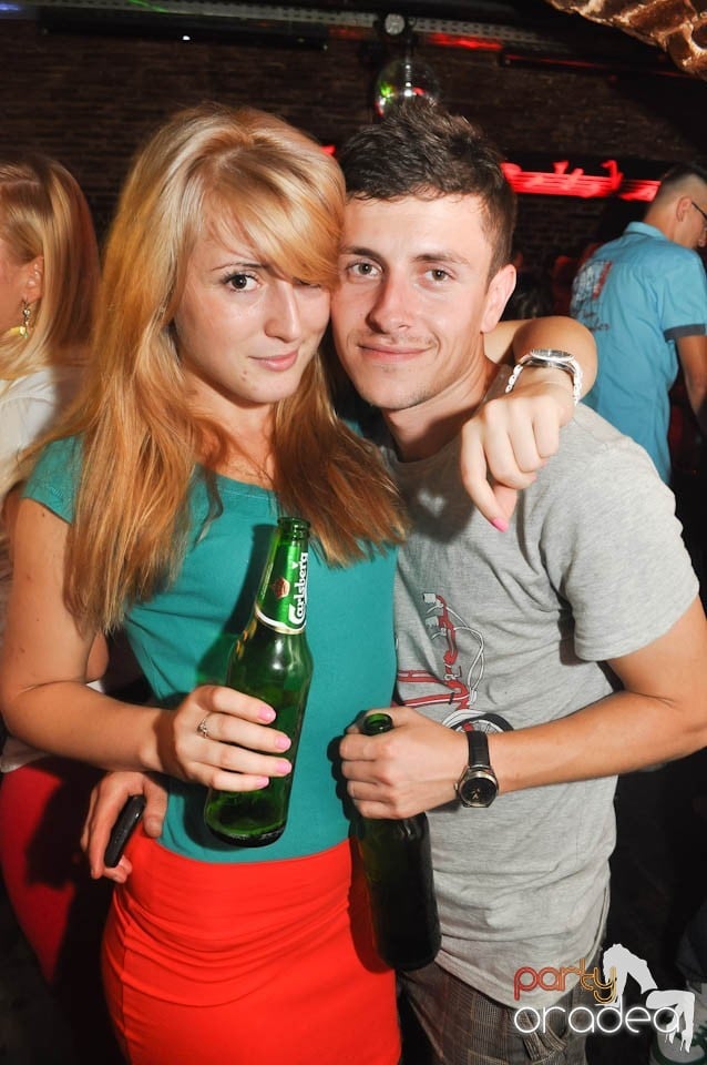 Club Escape prezintă: DJ Coxxo, 