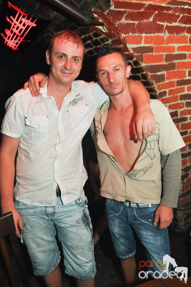 Club Escape prezintă: DJ Coxxo, 