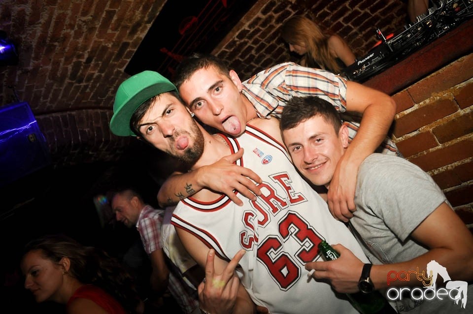 Club Escape prezintă: DJ Coxxo, 