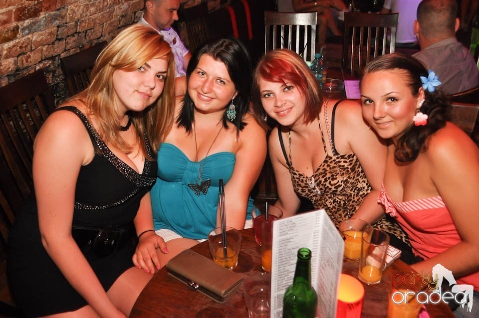 Club Escape prezintă: DJ Coxxo, 