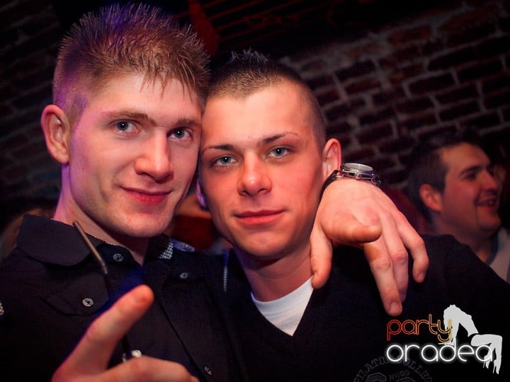 Club Escape se încinge,