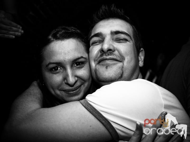 Club Escape se încinge, 