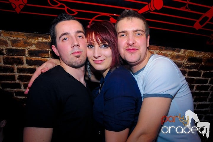 Club Escape se încinge,