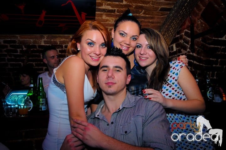 Club Escape se încinge,