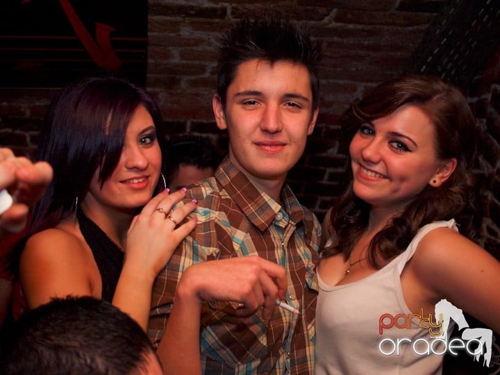 Club Escape se încinge, 