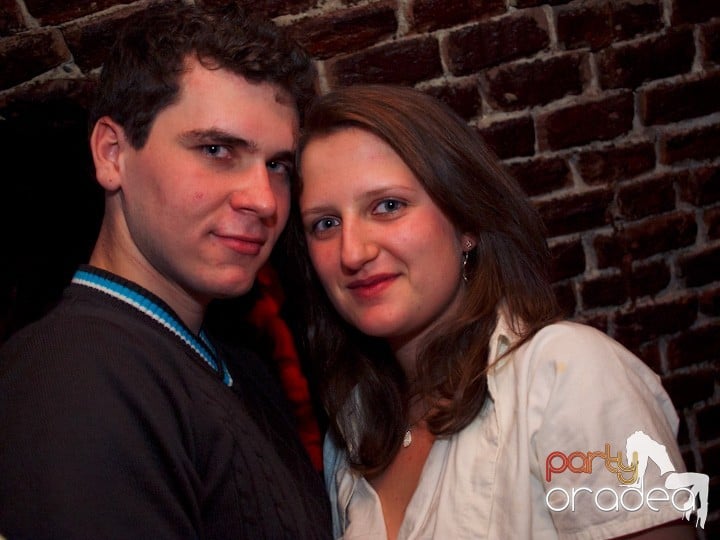 Club Escape se încinge, 