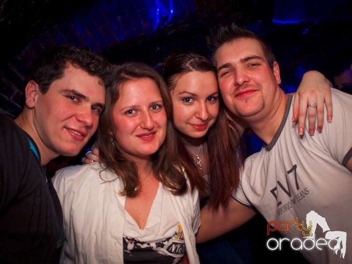 Club Escape se încinge, 