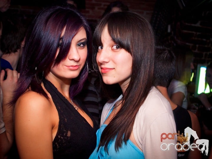 Club Escape se încinge, 