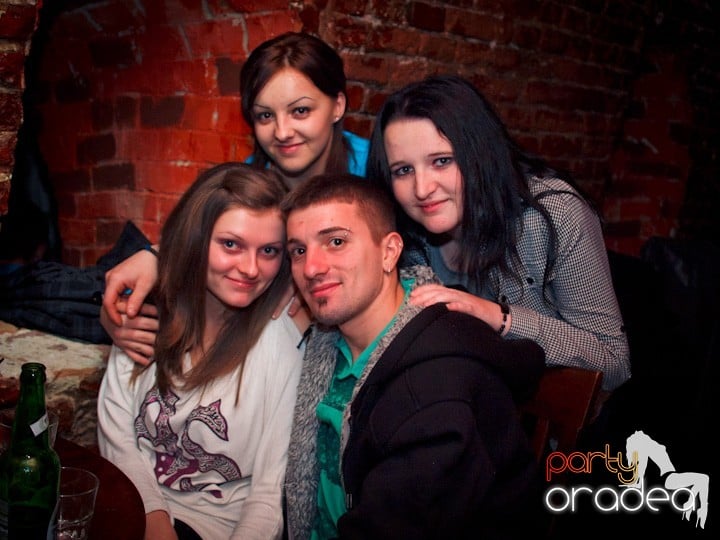 Club Escape se încinge, 