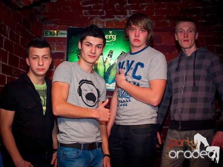 Club Escape se încinge, 