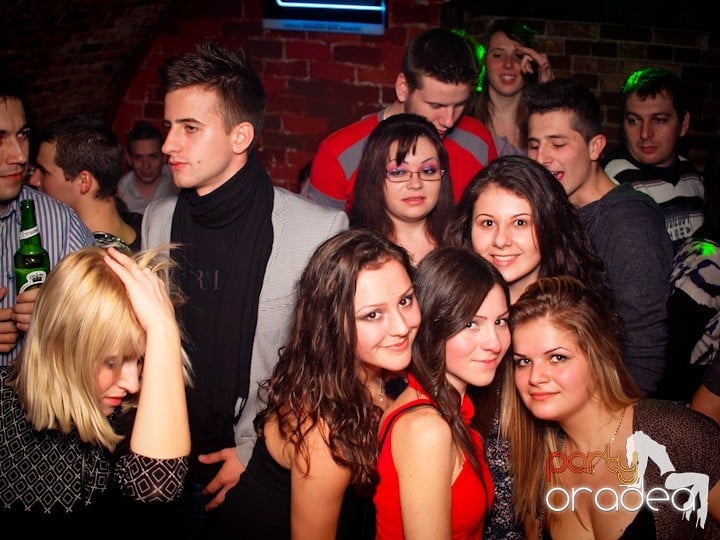 Club Escape se încinge, 